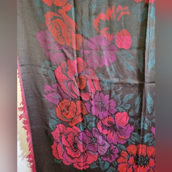 Vintage Shawl Reversible Black Red Scarf Tablecloth Stole Vibrant Fringes - Picture 9 of 10